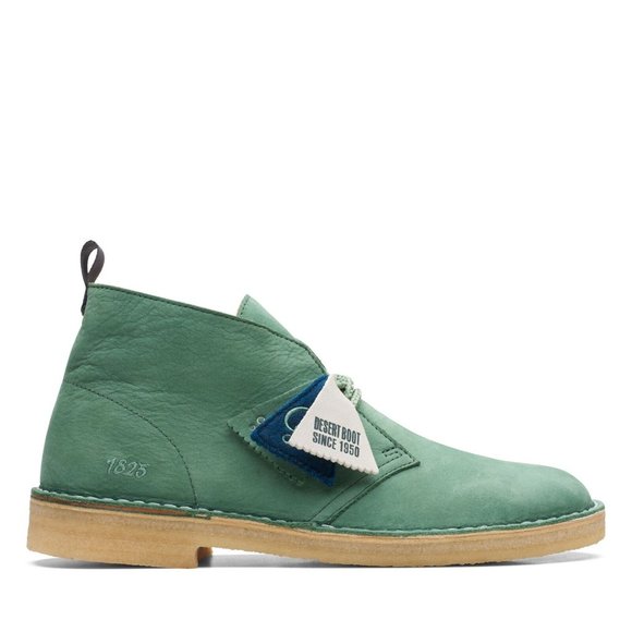 Clarks(r) Desert Bootvcy green nubuck